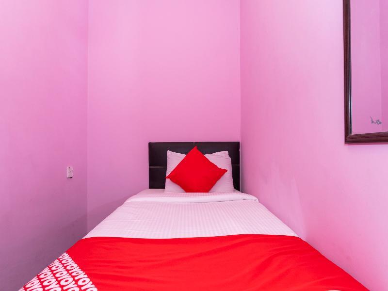 Oyo 1125 Ir Inn Hotel Секудаи Экстерьер фото